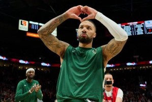 赢了球迷的爱却输了比赛，故地重游利拉德喜忧参半