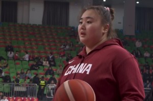 刘禹彤砍下12分+6个篮板，罚篮6投6中！大宝贝打出高光亮眼的表现