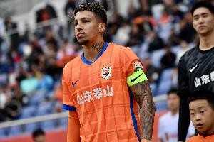 九游入口-传射建功！克雷桑当选泰山vs新鹏城单场最佳球员